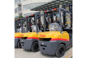 Поповнення складу: автонавантажувачі для роботи зі складським вантажем