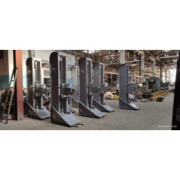 Домкрат залізничний (тепловозний, локомотивний) ДТ-30, ДТ-40 Домкрат залізничний (тепловозний, локомотивний) ДТ-30, ДТ-40