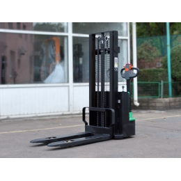 Електричний штабелер  Jialift 1,5 тонни