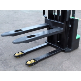 Електричний штабелер  Jialift 1,5 тонни